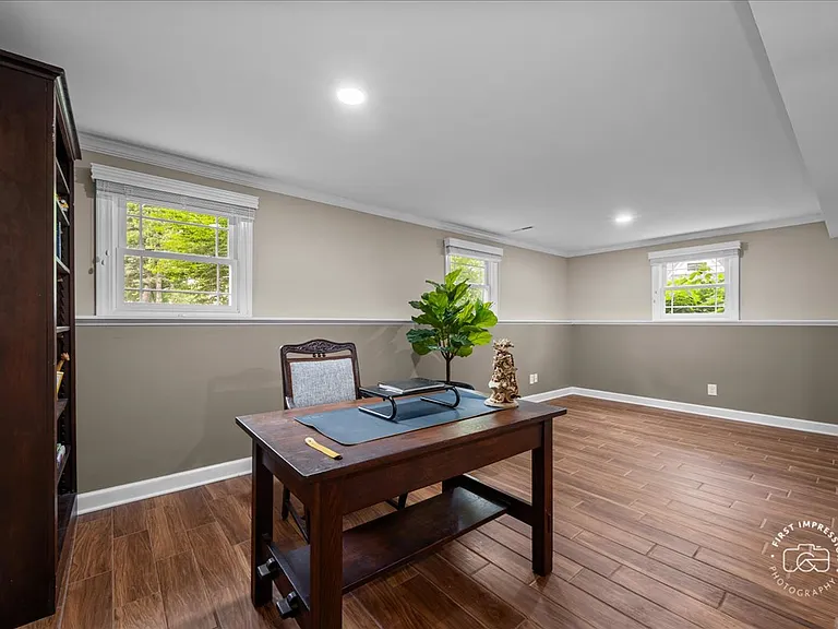 325 Hemlock Ln — Photo 15