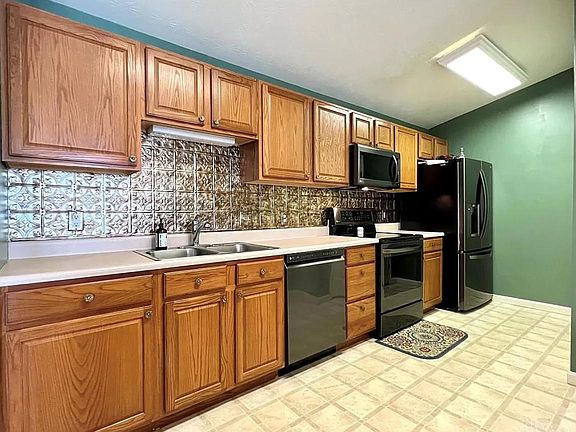 5th image of 3044 Westminster Dr APT 312