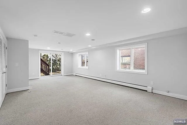 376 Aurora Ave #A — Photo 11