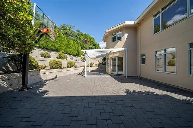 5 bed, 5426 sqft, $8,500 — Photo 4