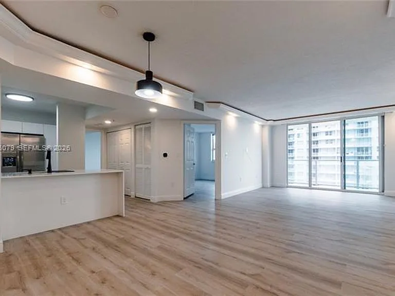 1155 Brickell Bay Dr #2204 — Photo 1