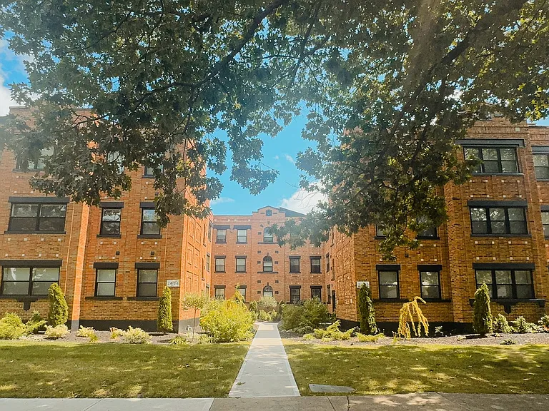 2622 Victory Pkwy — Photo 16