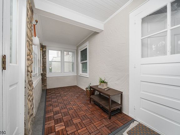 4th image of 210 Kings Rd