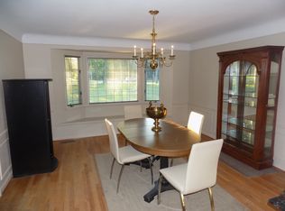 1004 Lake Shore Rd, Grosse Pointe Shores, MI 48236