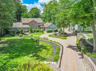 1160 Fox Hill Dr, Gates Mills, OH 44040