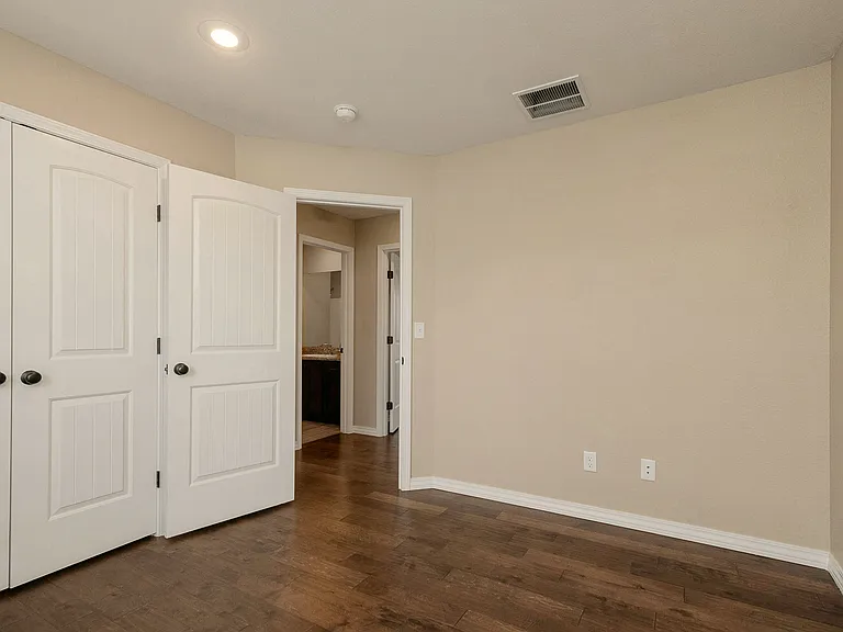 1053 S Christopher Ave — Photo 19