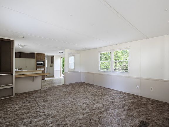 3rd image of 16205 Pinto Cir