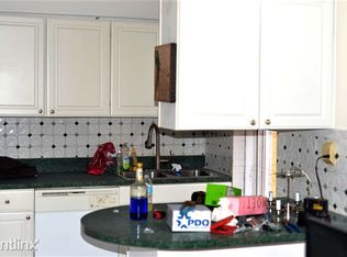 2121 21st St, Astoria, NY 11105