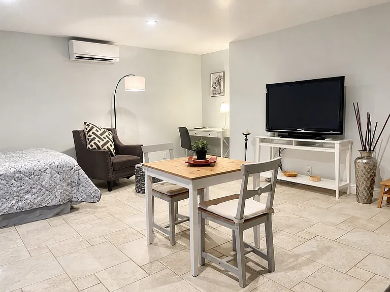 1 Laurel Dr — Photo 2