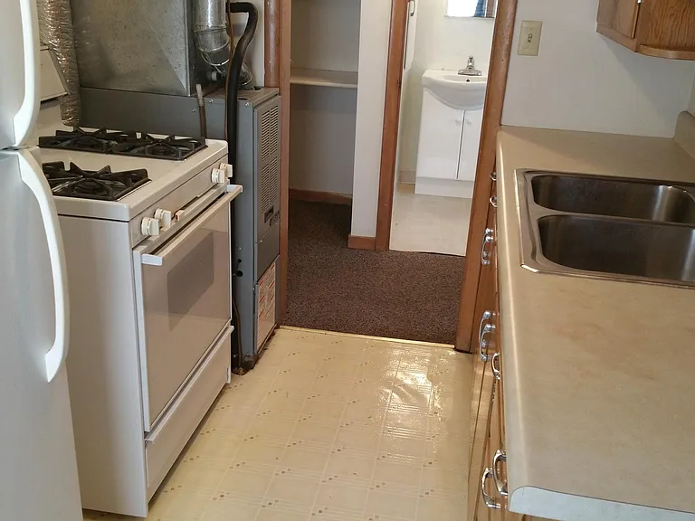 222 W 6th St #1/2 — Photo 4