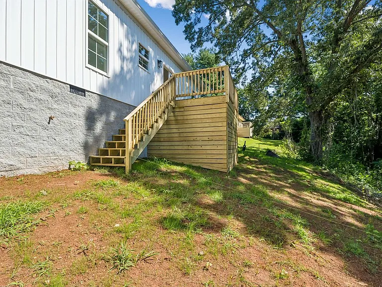 112 Rogers Ave — Photo 50