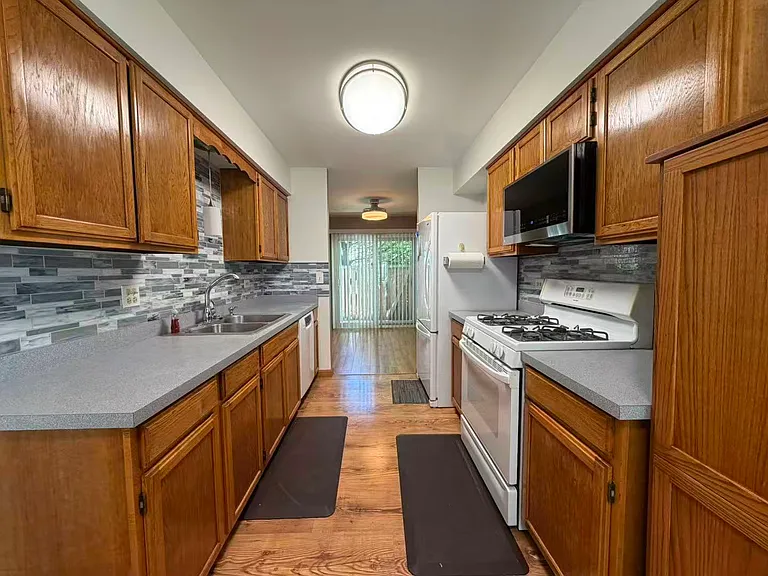 2179 N Queensburg Ln — Photo 5