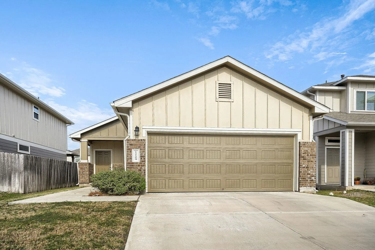 3 bed, 2.0 bath, 1534 sqft, $2,050 — Photo 2