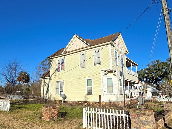 3rd image of 202 Broad St