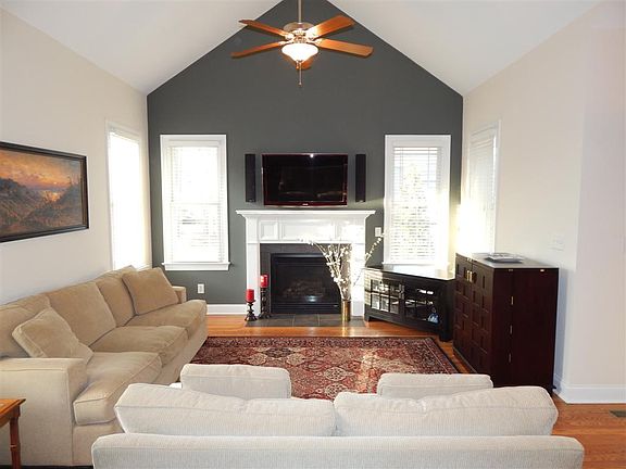 3rd image of 1012 Trinity Dr