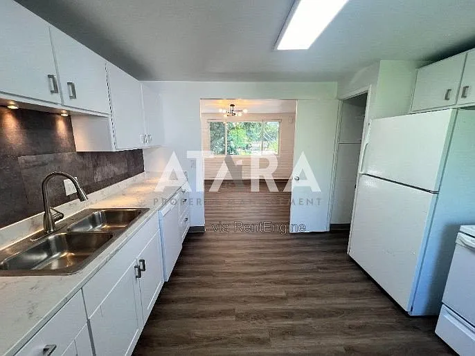 461 E Locust St #2 — Photo 4