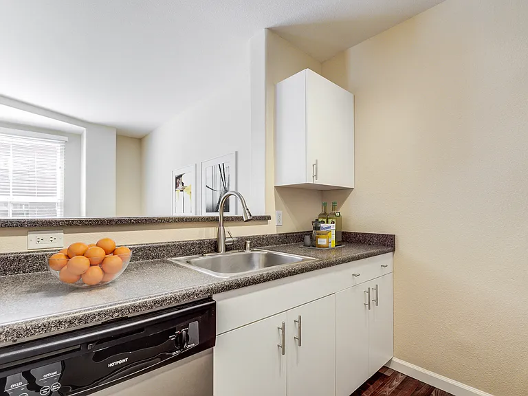 Rafael Town Center Apartments — Photo 14