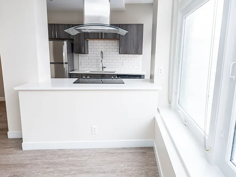65 W Broad St — Photo 36