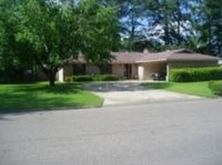 2113 Shamrock Dr, Columbus, MS 39702