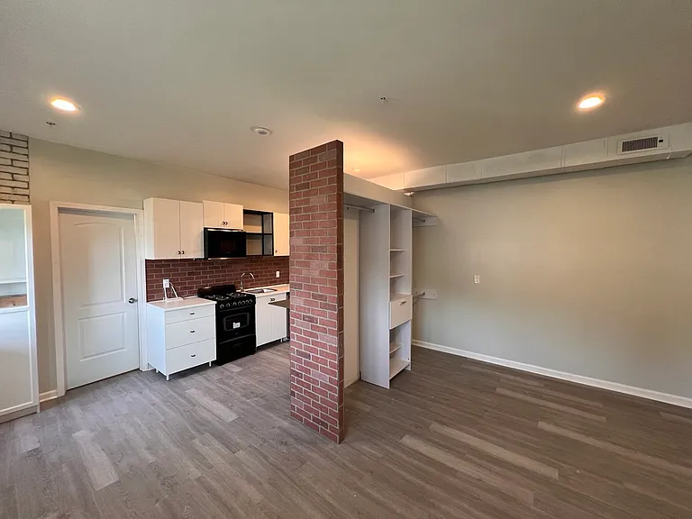 Ember Ct — Photo 5