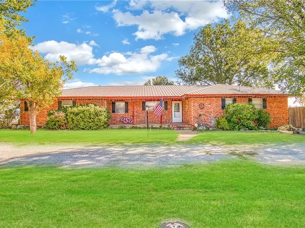 604 N Sheb Wooley Ave, Erick, OK 73645