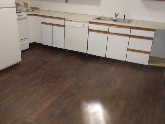 Kitchen, new floor.