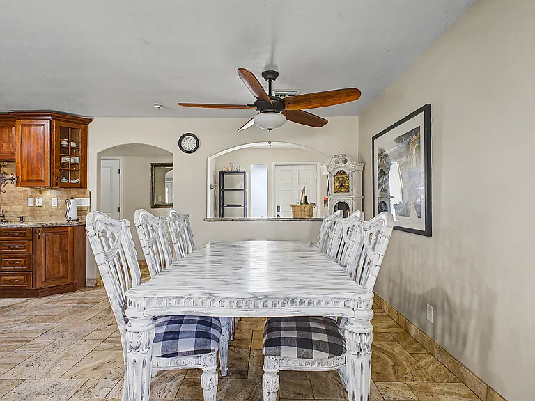3346 E Cochise Dr — Photo 11