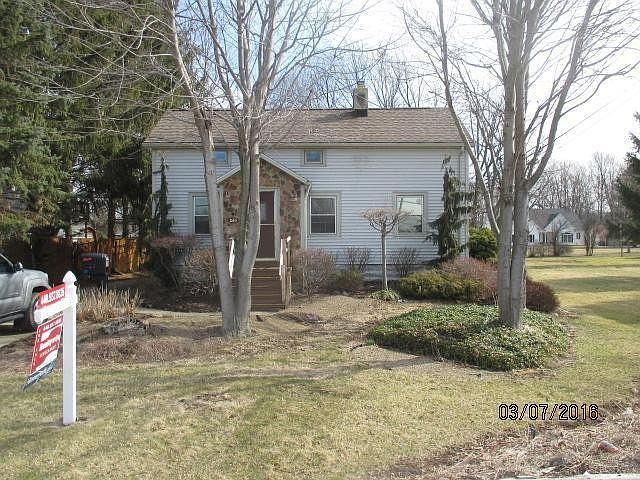 1st image of 209 N Lake St