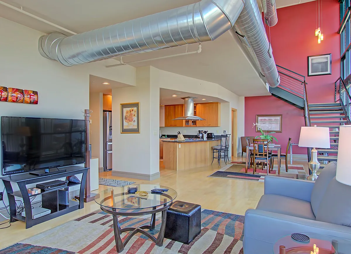 Building Photo - 417 E Kiowa St #1206