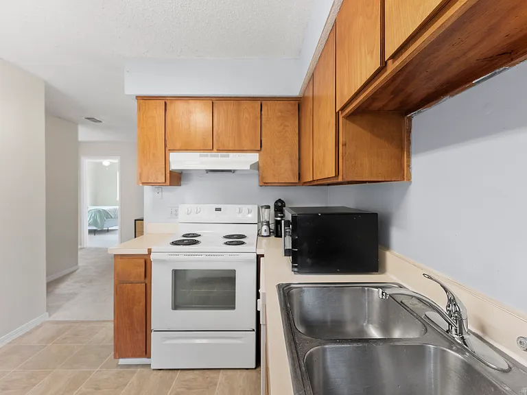 7100 Ponce De Leon Ave #4 — Photo 3