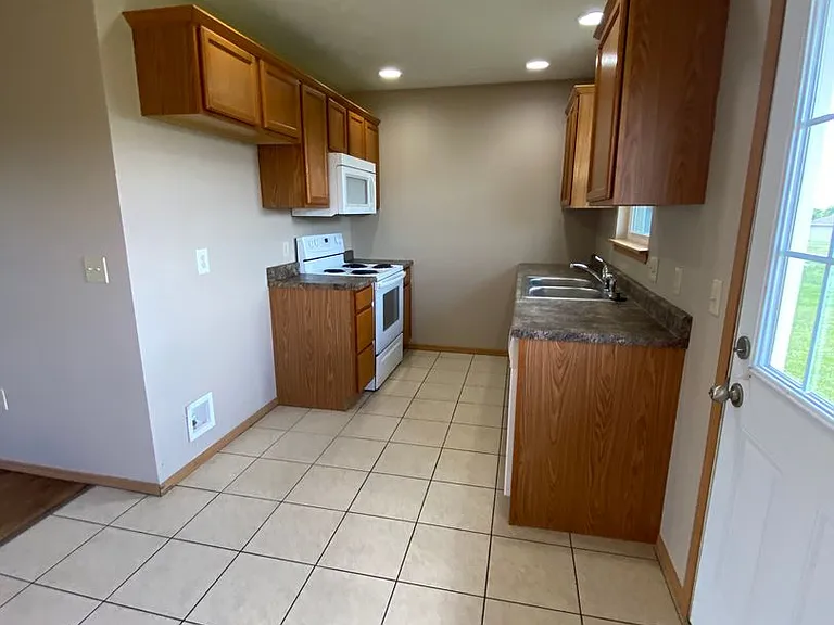 203 N Christopher Ln — Photo 6