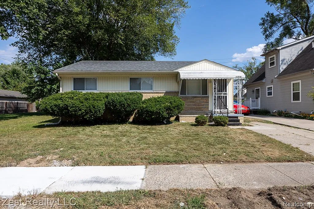 21040 Woodside Ave photo 1