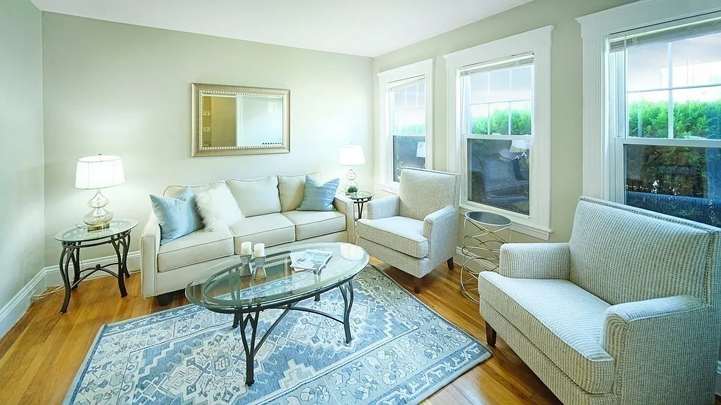 3 bed, 1085 sqft, $2,950 — Photo 2