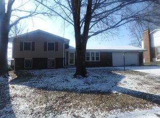 112 Lake Forest Dr, Belleville, IL