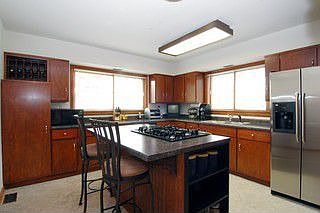 3rd image of 293 S Circle Dr