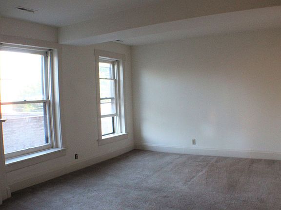 2nd image of 984 N High St APT 205