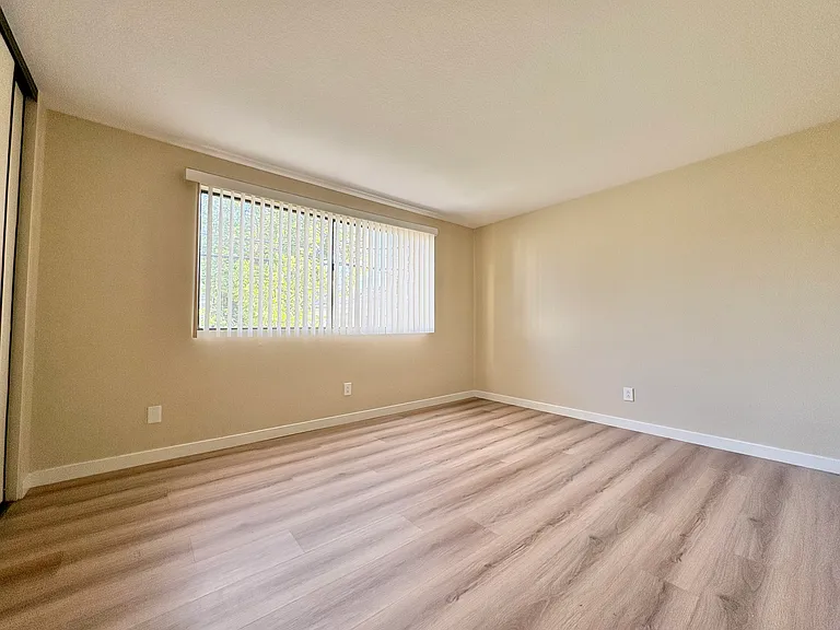 14540 Burbank Blvd #5 — Photo 8