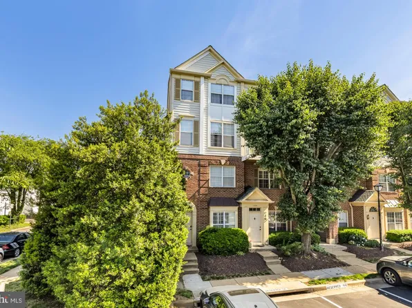 1737 Kingsgate Ct, Alexandria, VA 22302
