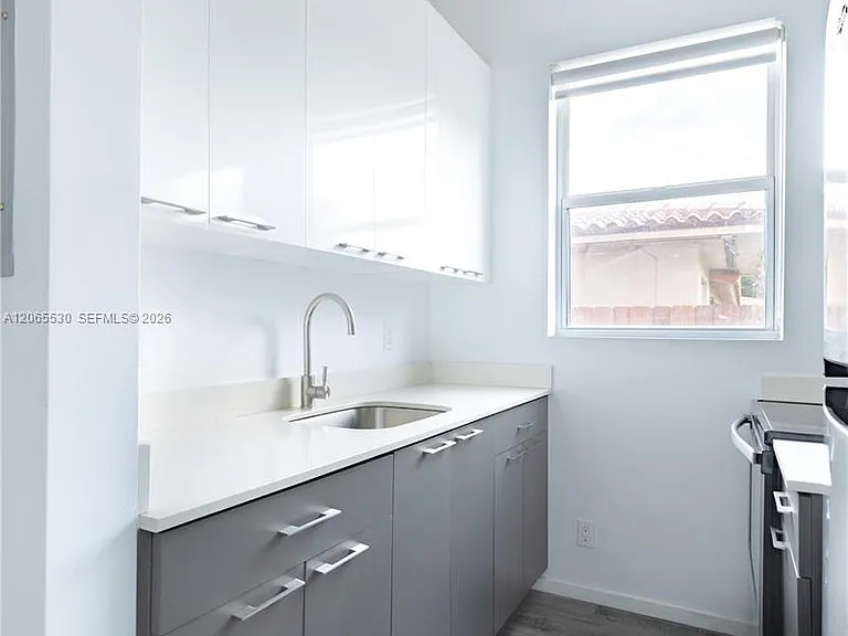 324 Mendoza Ave #5 — Photo 5
