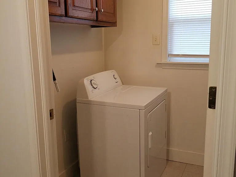 Laundry room (dryer).