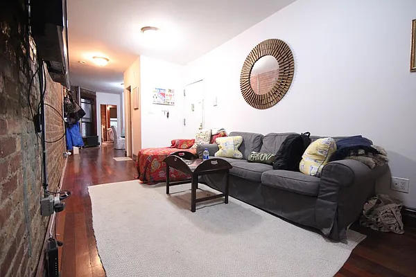 Rented by Dynamik Realty | media 25