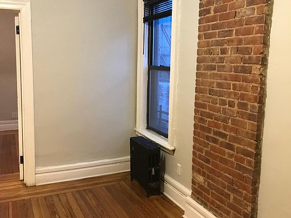 2nd image of 1061 Clay Ave APT 4
