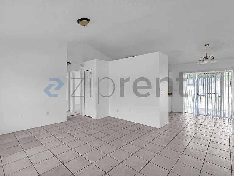 5131 Kati Lynn Dr — Photo 4