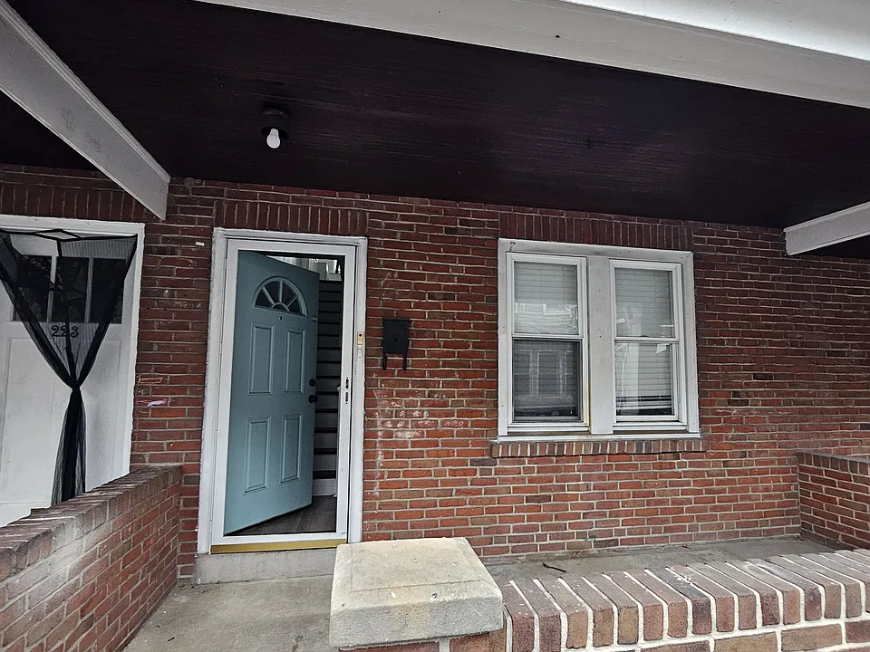 225 N Penn St