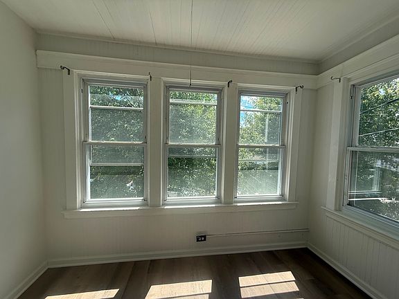 5th image of 348 Armstrong Ave #2E
