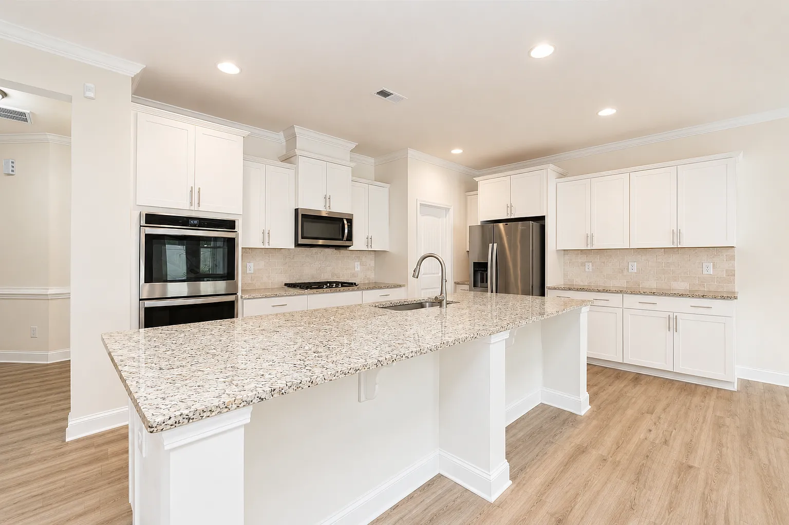 4 bed, 2.5 bath, 2310 sqft, $2,450 — Photo 4