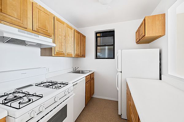 1st image of 229 Parkville Ave #1C