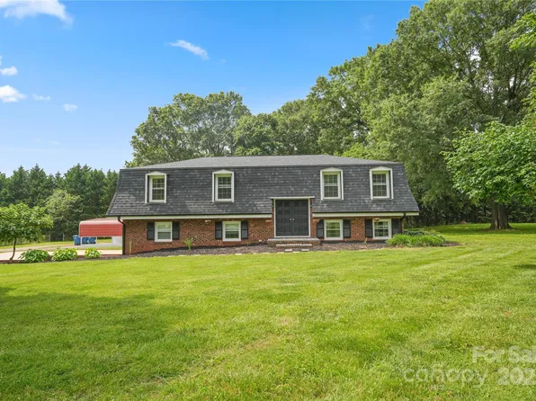 1867 Shannon Dr, Conover, NC 28613