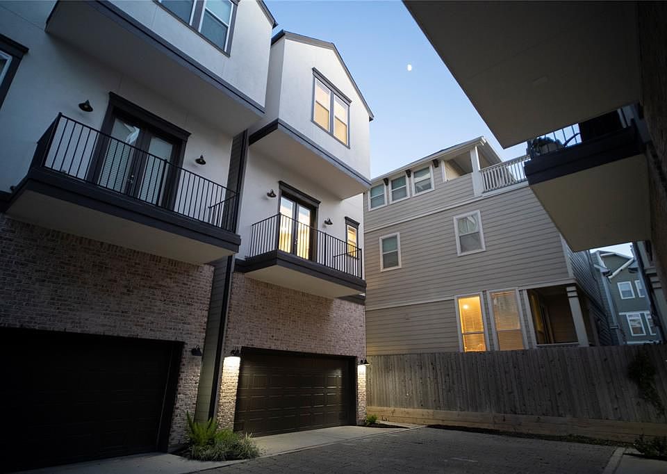 1st image of 1114 W 15th 1/2 St