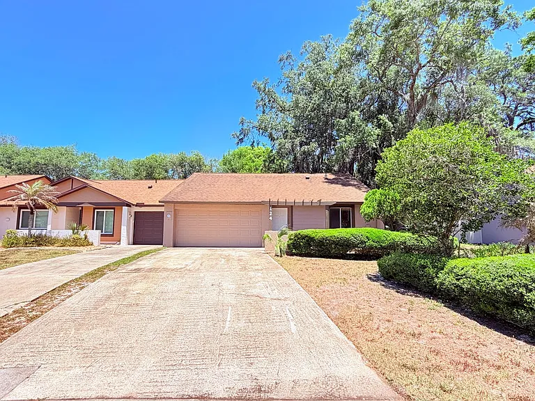 124 Clear Lake Cir — Photo 2